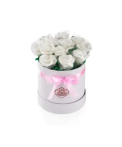 flower box z białych róż lizaki bez cukru
