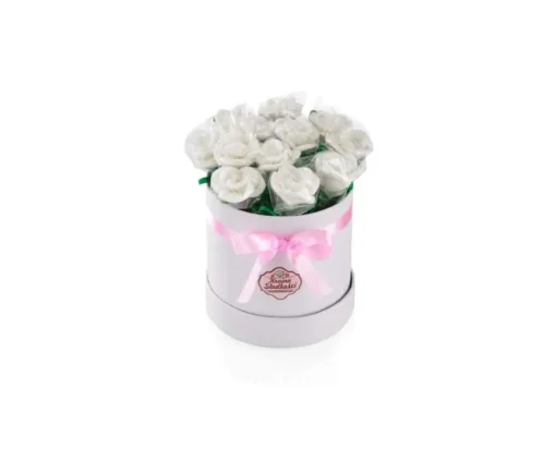 flower box z bialych roz lizaki bez cukru