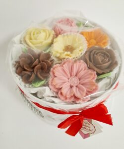 Flower box czekoladowy mały - kwiatki z czekolady w pudełku