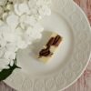 Czekoladka ślubna biała z orzechami 1